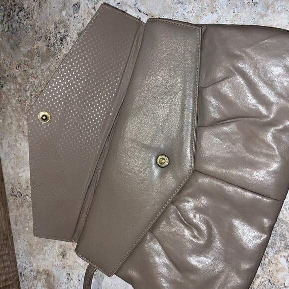 Vintage Soft Faux Leather Taupe Clutch Handbag with Snaplock Closure Wrist Purse - Picture 6 of 13